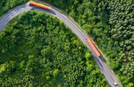 Windkraftanlagen im Stau: 15.000 Anträge blockiert (Foto: AdobeStock - Phuc 507192551)