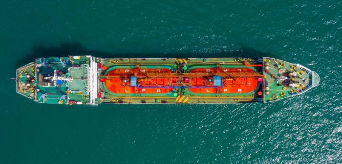Genehmigung erteilt: LNG-Pipeline für Rügen-Terminal nimmt Form (Foto: AdobeStock - Puchthanun 296103550)